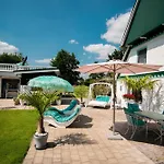 住宿加早餐酒店 Boutique-hotel Art Zone Ranch Osten